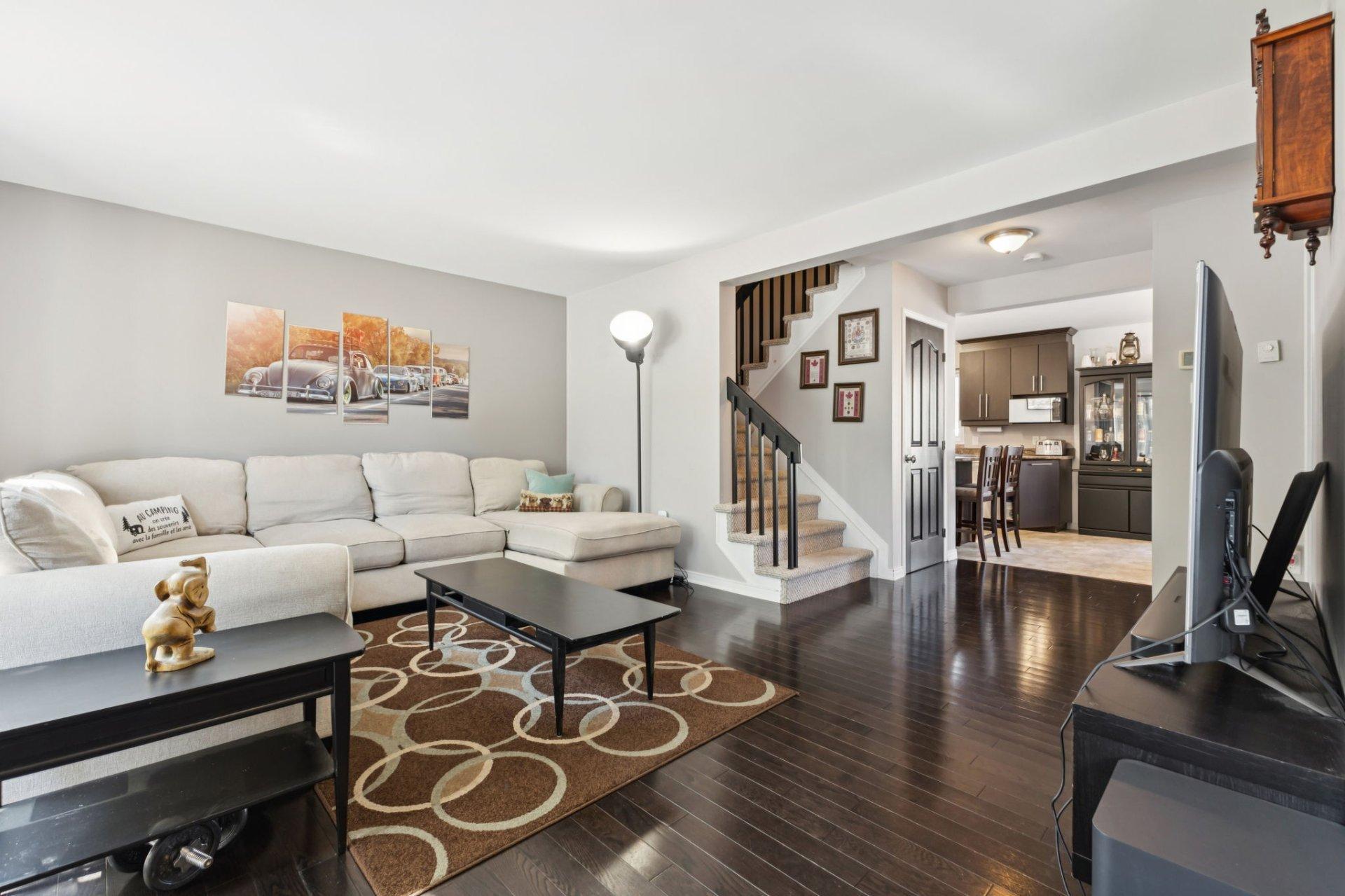 









96


Rue Scullion

,
Gatineau (Buckingham),




QC
J8L3X4

