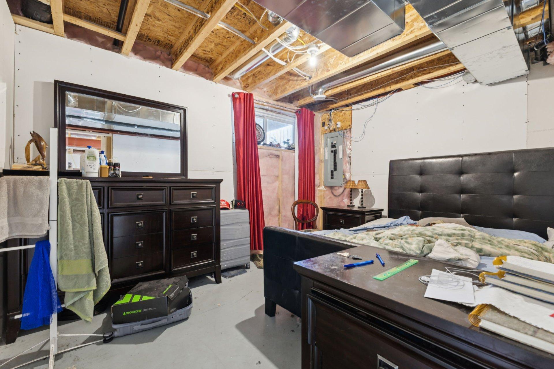 









96


Rue Scullion

,
Gatineau (Buckingham),




QC
J8L3X4

