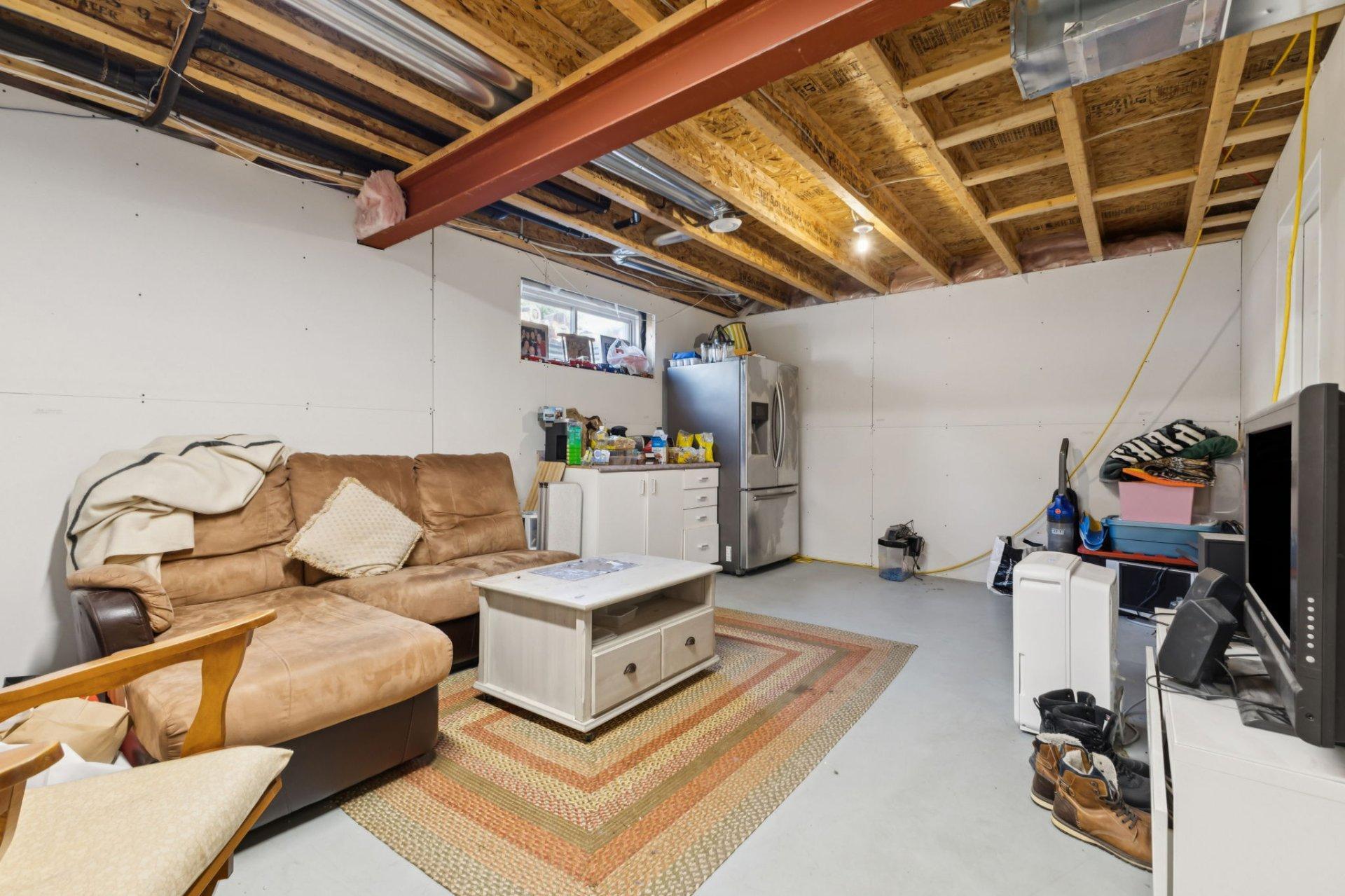 









96


Rue Scullion

,
Gatineau (Buckingham),




QC
J8L3X4

