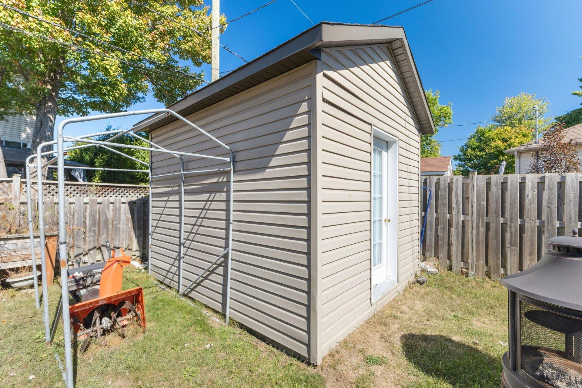 









96


Rue Scullion

,
Gatineau (Buckingham),




QC
J8L3X4

