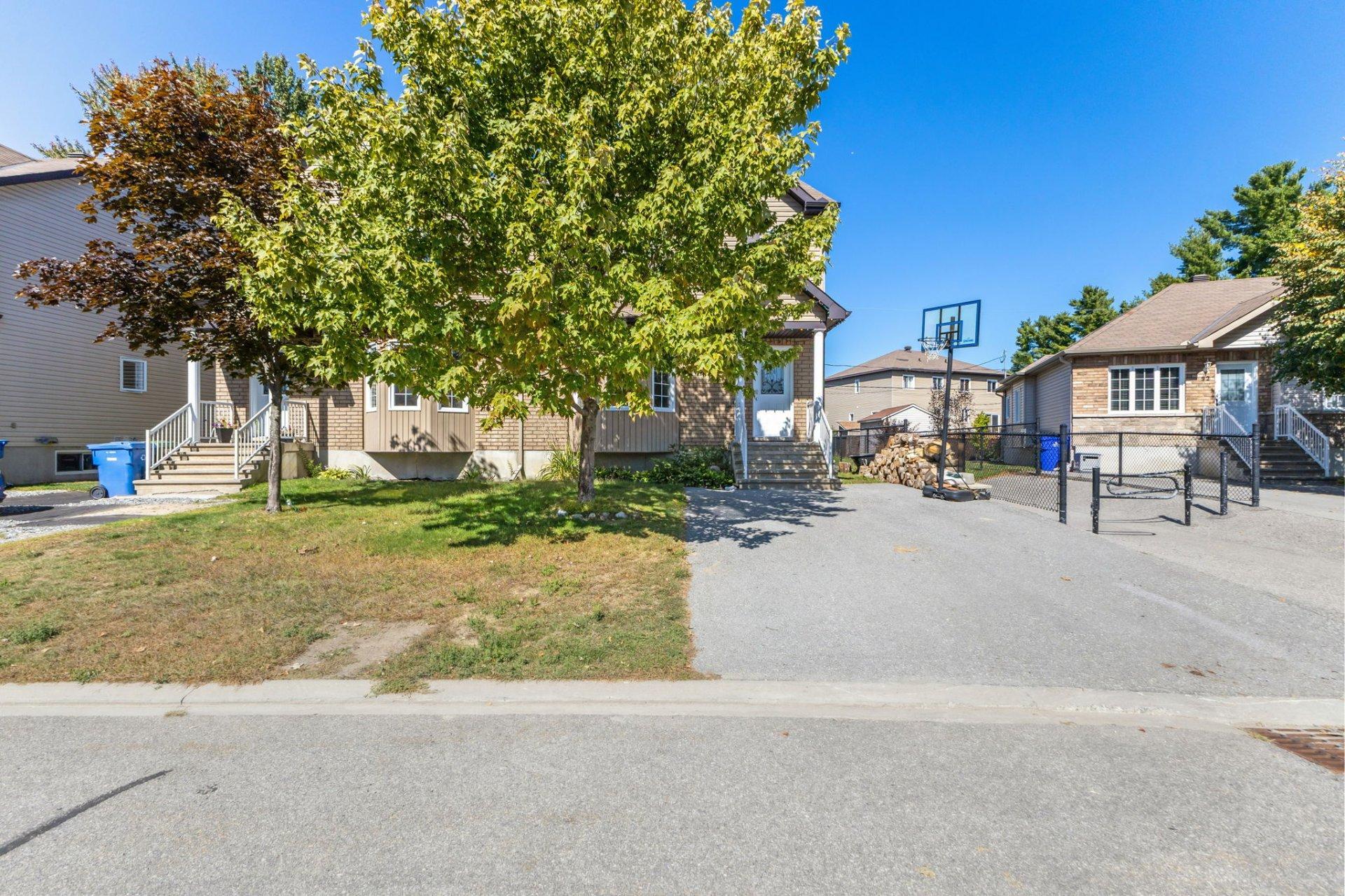 









96


Rue Scullion

,
Gatineau (Buckingham),




QC
J8L3X4

