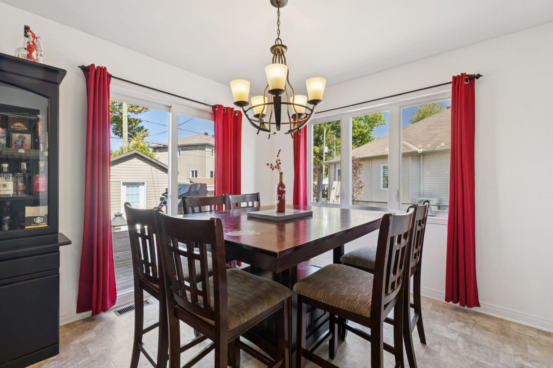 









96


Rue Scullion

,
Gatineau (Buckingham),




QC
J8L3X4

