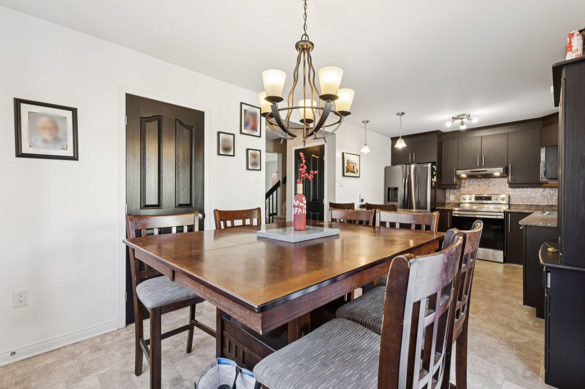 









96


Rue Scullion

,
Gatineau (Buckingham),




QC
J8L3X4

