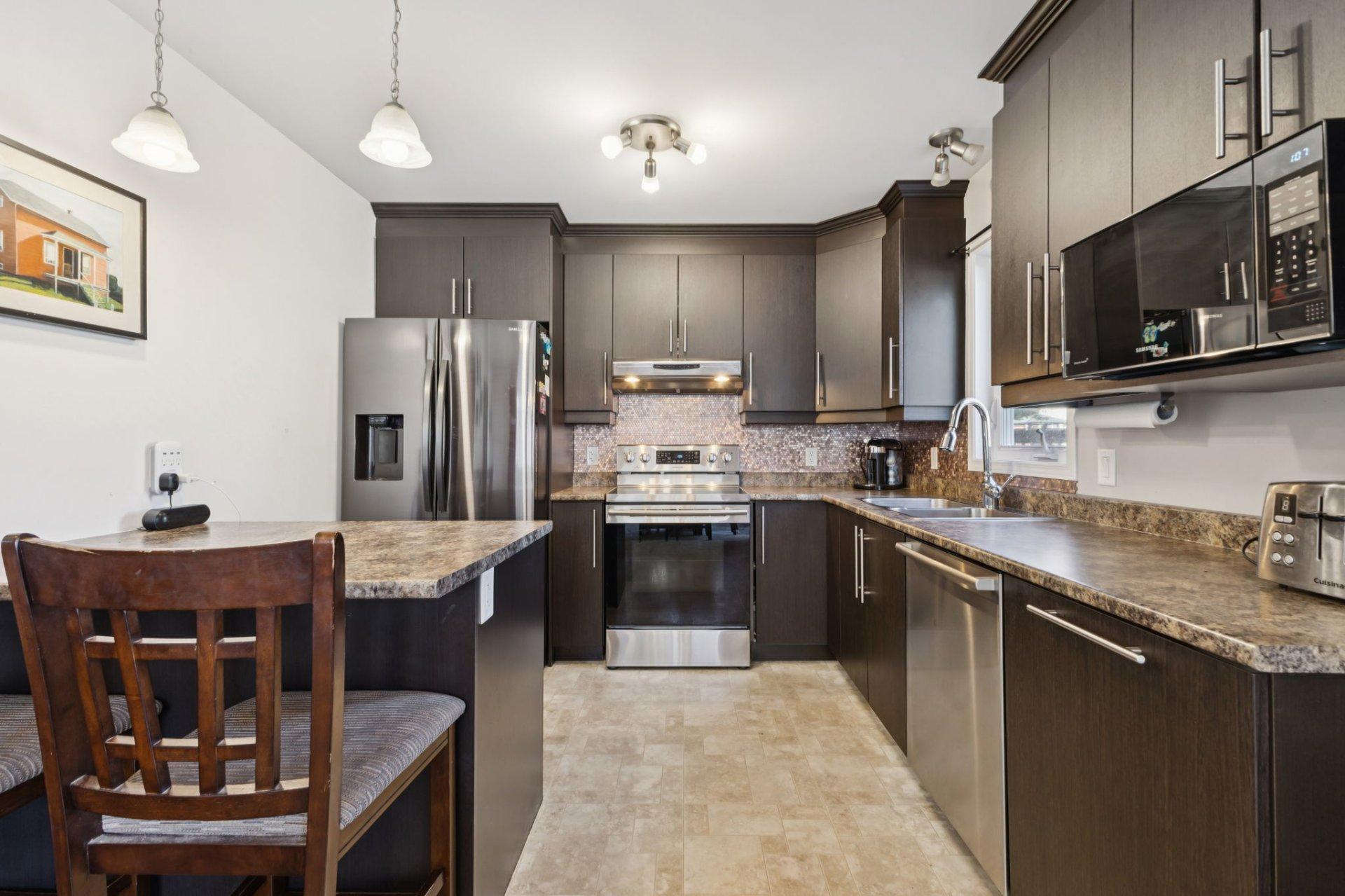 









96


Rue Scullion

,
Gatineau (Buckingham),




QC
J8L3X4

