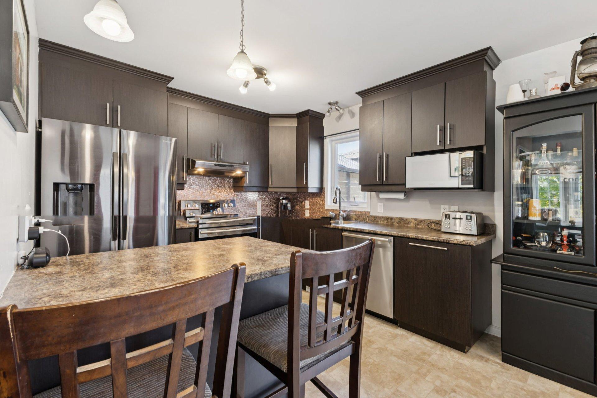 









96


Rue Scullion

,
Gatineau (Buckingham),




QC
J8L3X4

