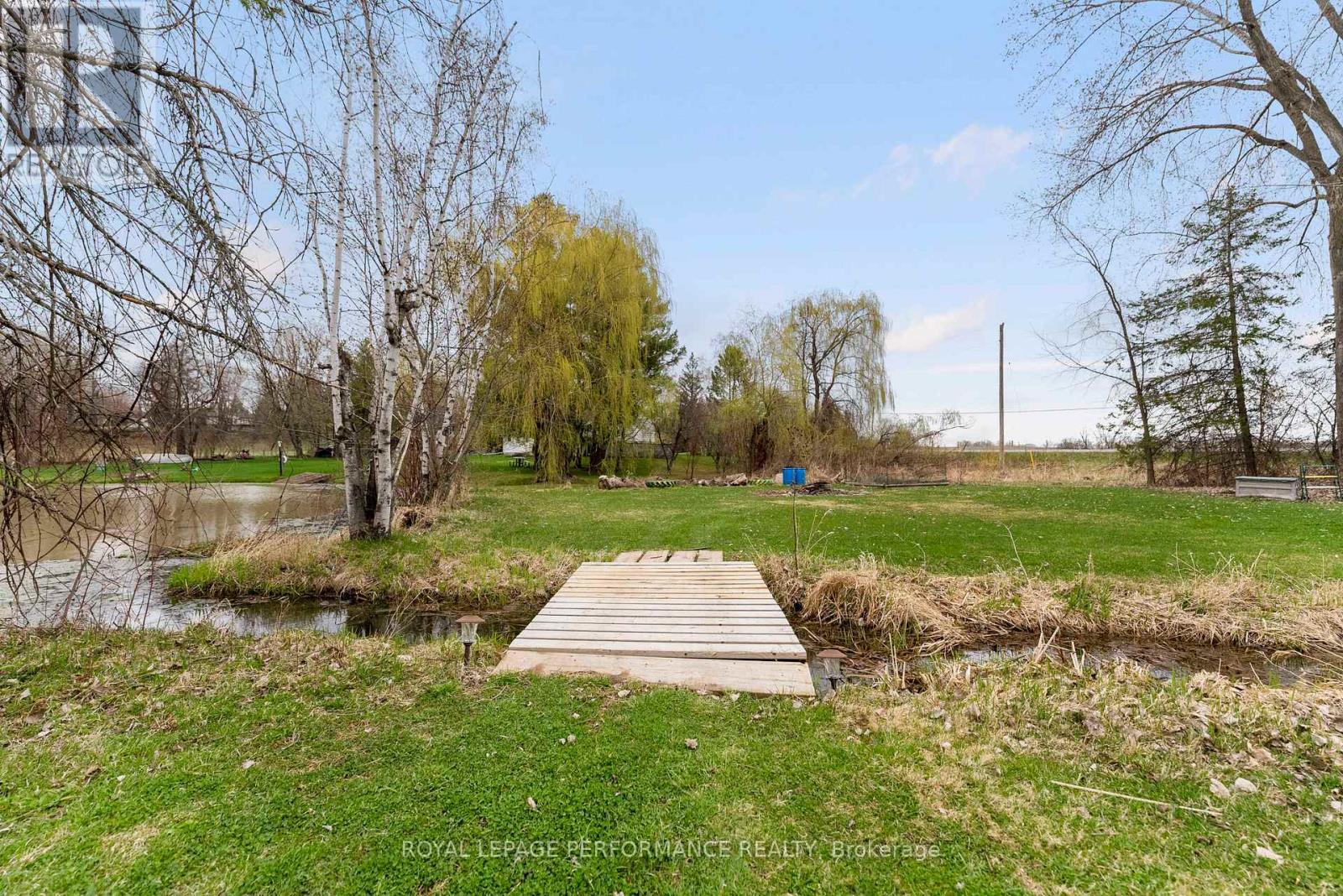 












1930 SUNBURY ROAD

,
Frontenac (Frontenac South),




Ontario
K0H1X0

