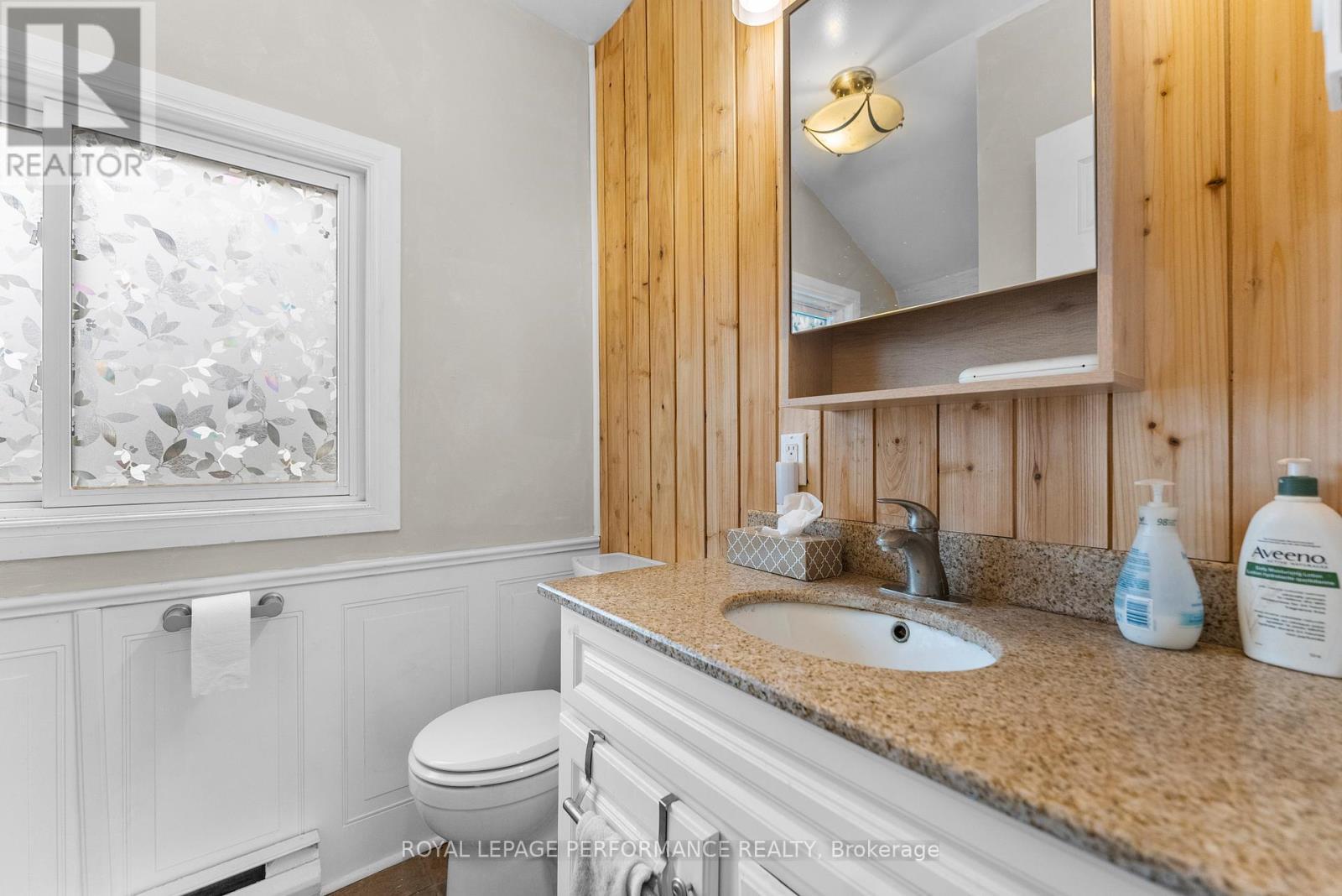 












1930 SUNBURY ROAD

,
Frontenac (Frontenac South),




Ontario
K0H1X0

