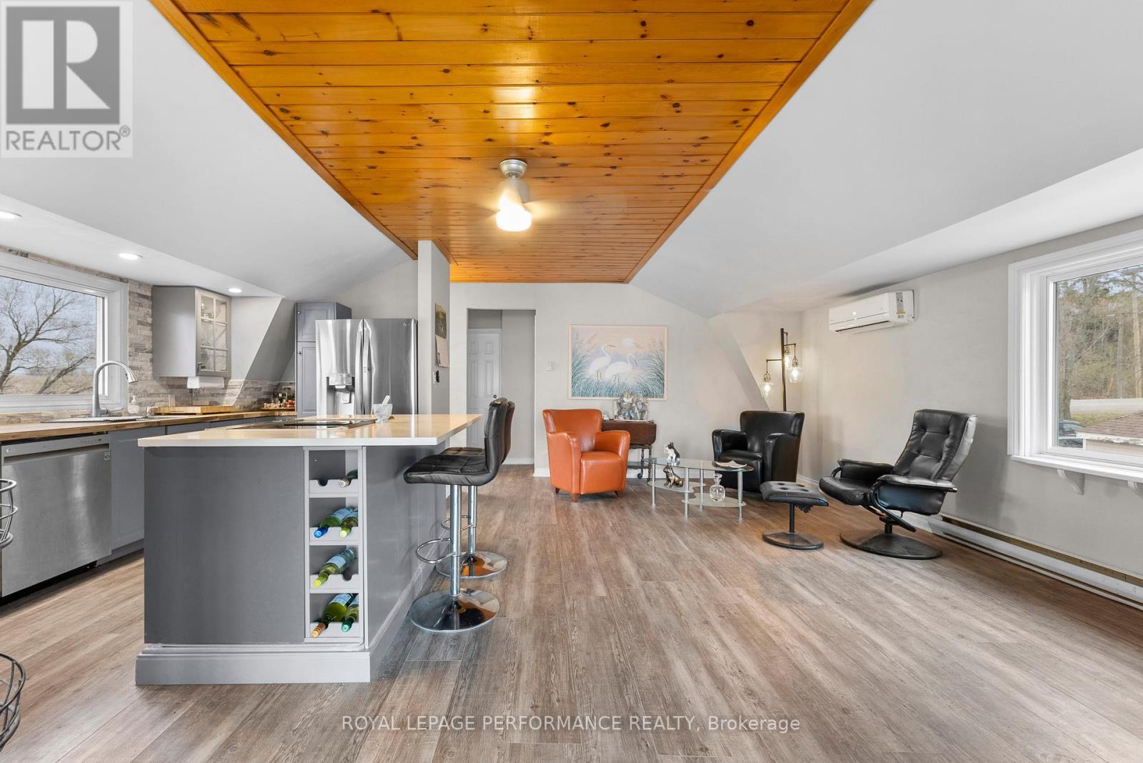 












1930 SUNBURY ROAD

,
Frontenac (Frontenac South),




Ontario
K0H1X0

