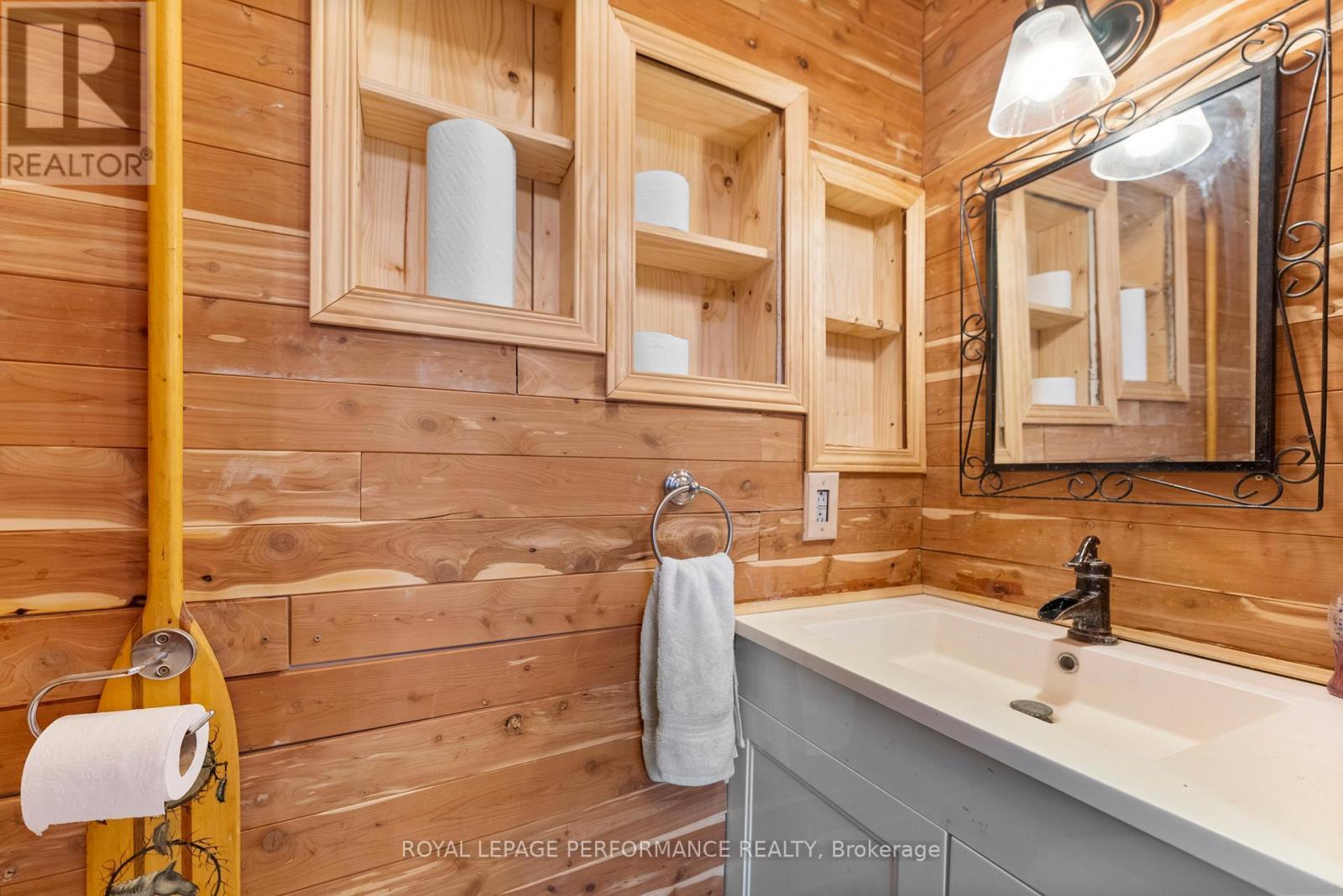 












1930 SUNBURY ROAD

,
Frontenac (Frontenac South),




Ontario
K0H1X0

