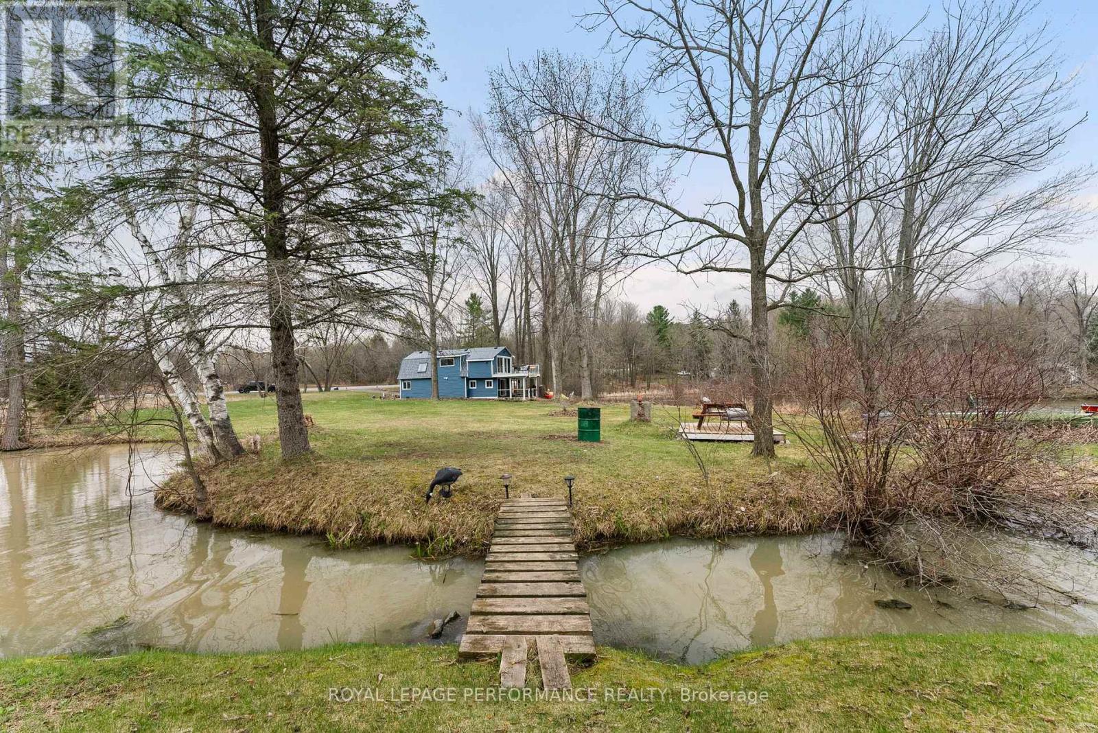 












1930 SUNBURY ROAD

,
Frontenac (Frontenac South),




Ontario
K0H1X0

