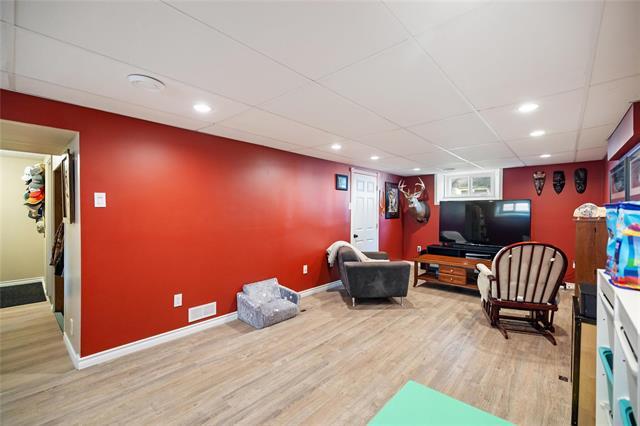 









1082


Sherburn

ST,
Winnipeg,




MB
R3E 2M9

