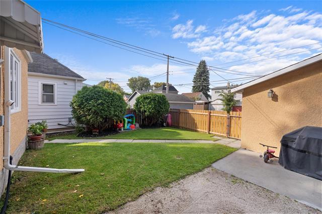









1082


Sherburn

ST,
Winnipeg,




MB
R3E 2M9

