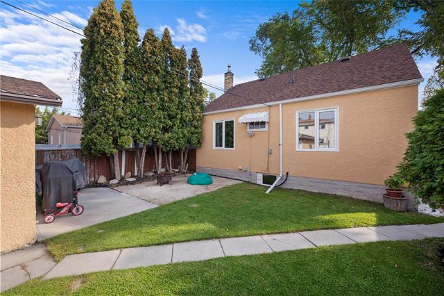 









1082


Sherburn

ST,
Winnipeg,




MB
R3E 2M9

