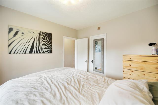 









1082


Sherburn

ST,
Winnipeg,




MB
R3E 2M9

