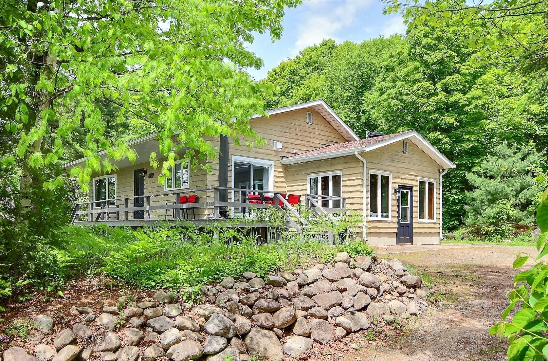 









2945


Ch. du Village

,
Saint-Adolphe-d'Howard,




QC
J0T2B0

