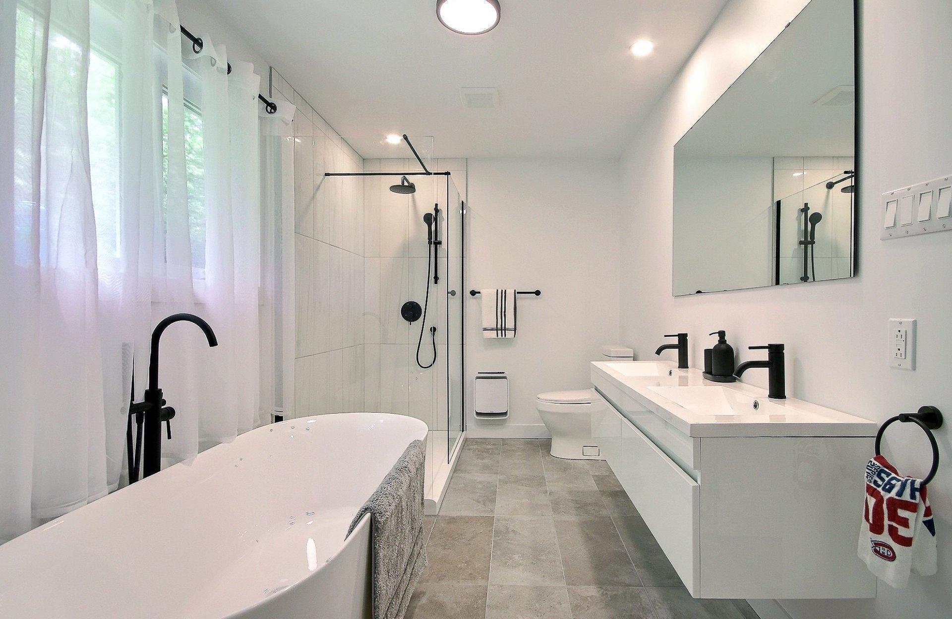 









2945


Ch. du Village

,
Saint-Adolphe-d'Howard,




QC
J0T2B0

