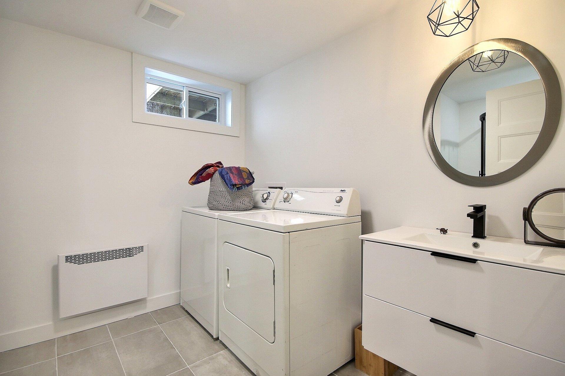 









2945


Ch. du Village

,
Saint-Adolphe-d'Howard,




QC
J0T2B0

