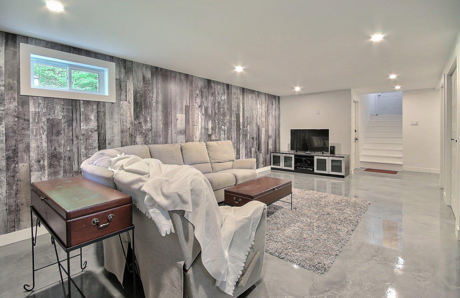 









2945


Ch. du Village

,
Saint-Adolphe-d'Howard,




QC
J0T2B0

