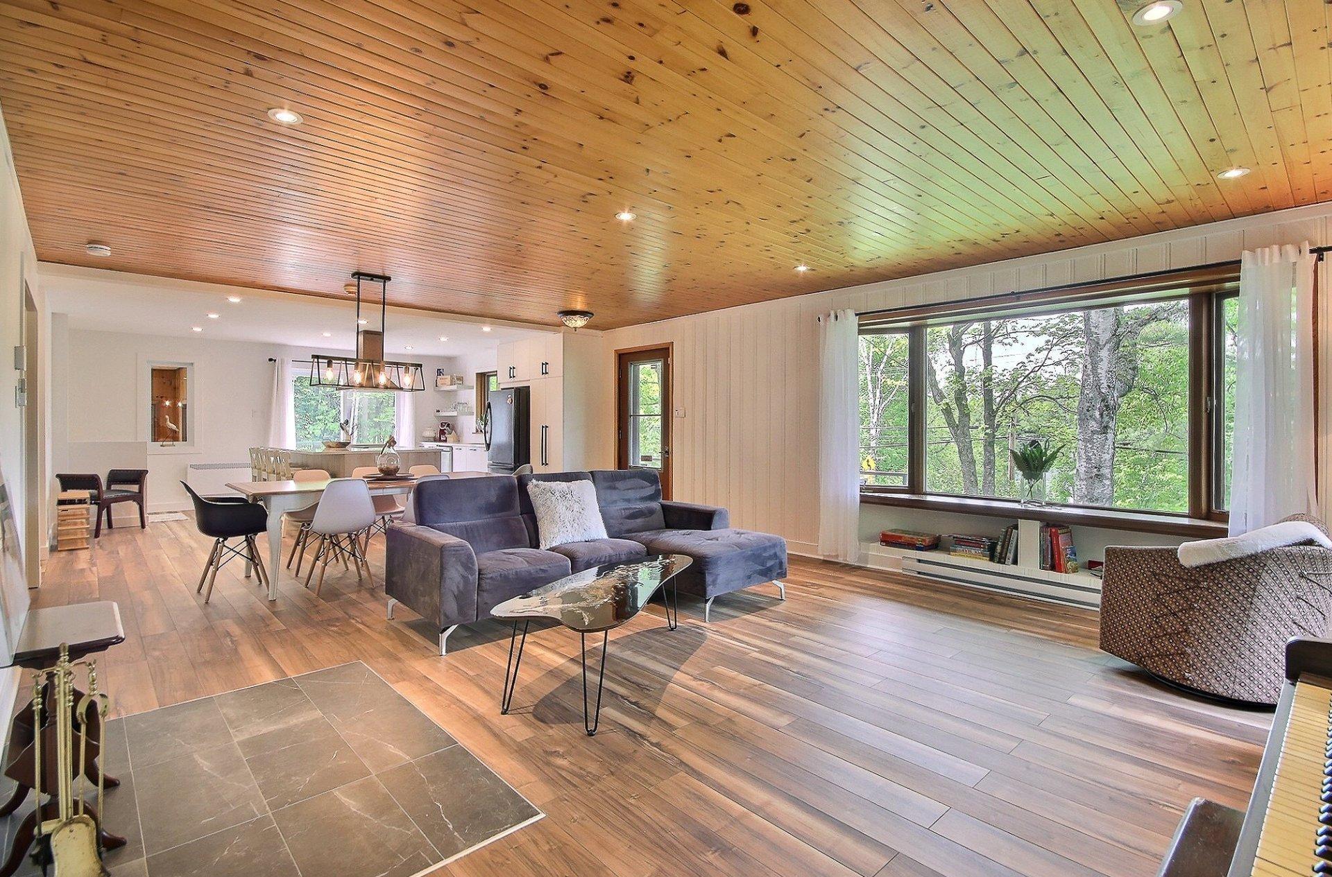 









2945


Ch. du Village

,
Saint-Adolphe-d'Howard,




QC
J0T2B0

