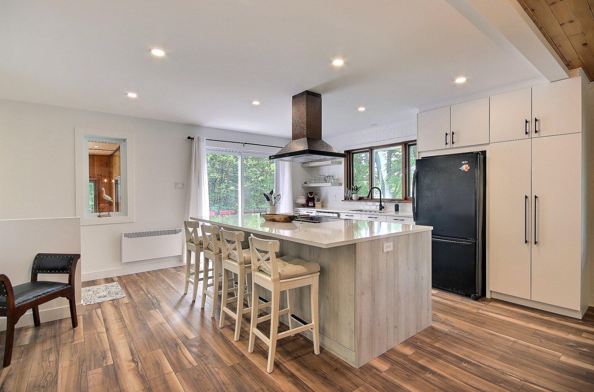 









2945


Ch. du Village

,
Saint-Adolphe-d'Howard,




QC
J0T2B0

