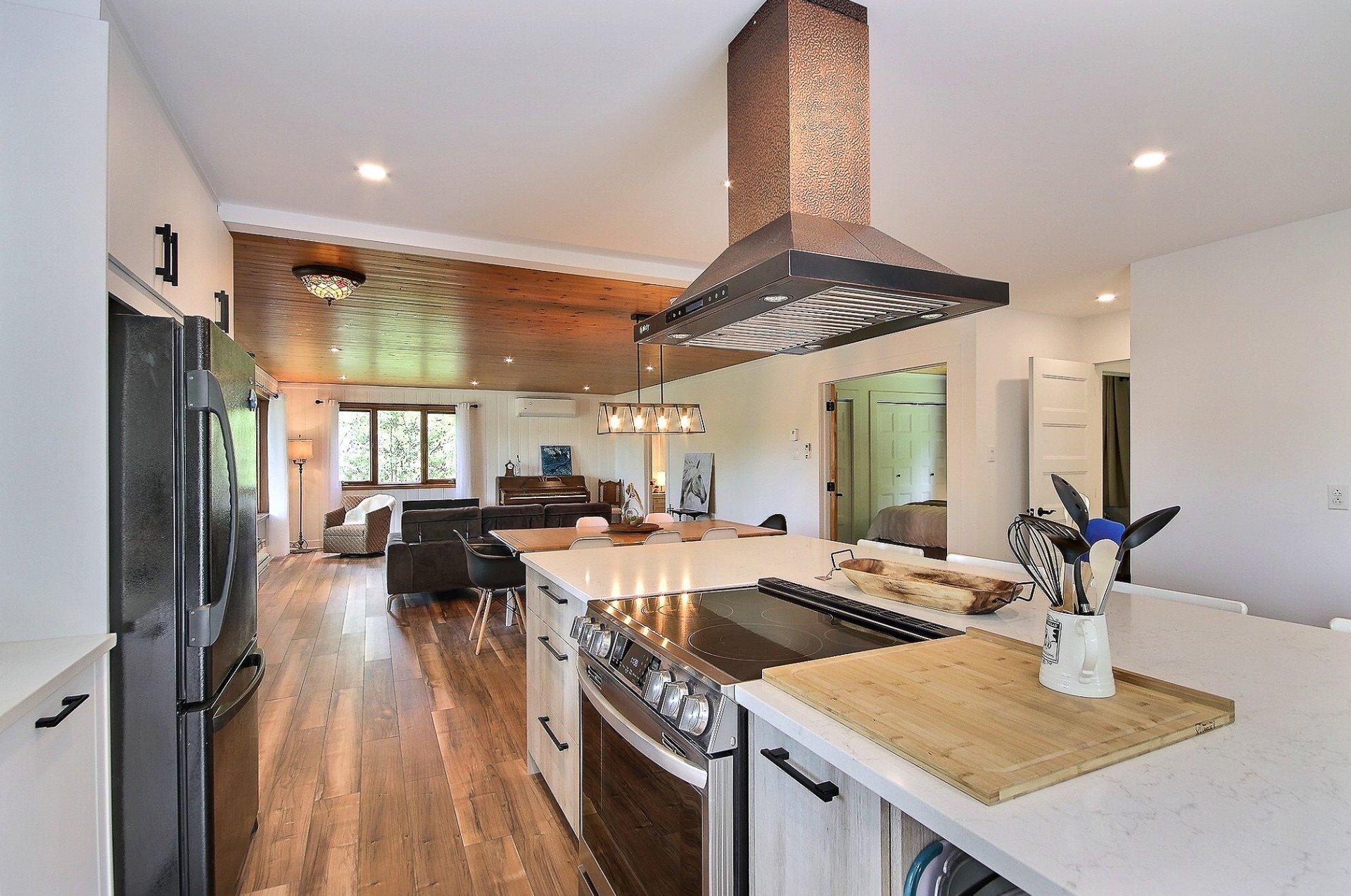 









2945


Ch. du Village

,
Saint-Adolphe-d'Howard,




QC
J0T2B0

