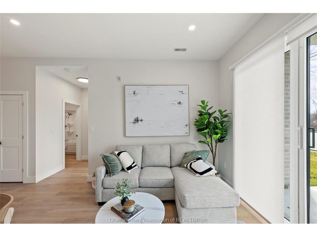 









364


Grand

Avenue East, 512,
Chatham,




ON
N7L 1W6

