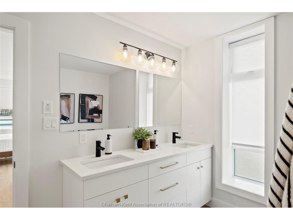 









364


Grand

Avenue East, 512,
Chatham,




ON
N7L 1W6

