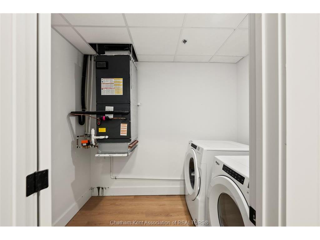 









364


Grand

Avenue East, 512,
Chatham,




ON
N7L 1W6

