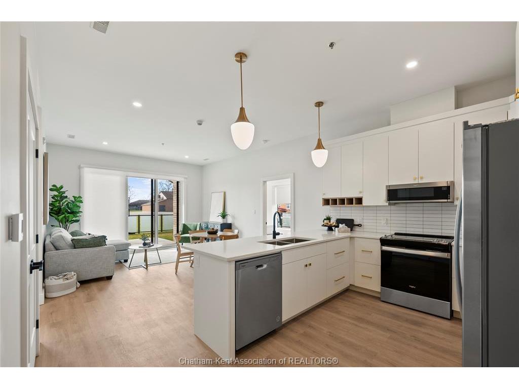 









364


Grand

Avenue East, 512,
Chatham,




ON
N7L 1W6

