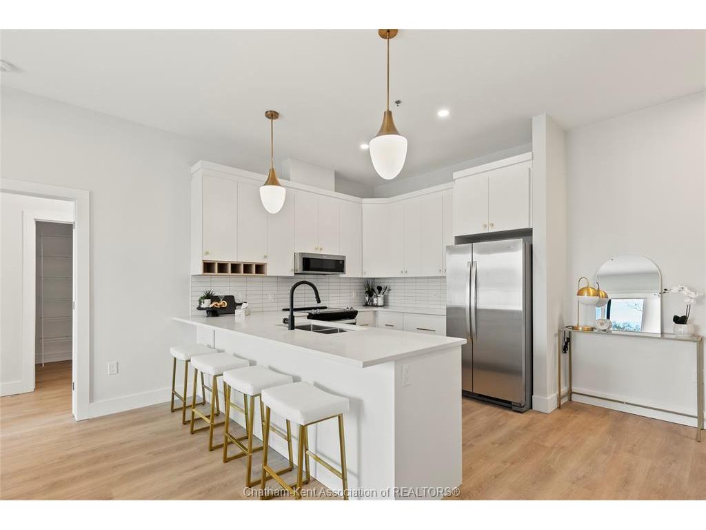 









364


Grand

Avenue East, 512,
Chatham,




ON
N7L 1W6

