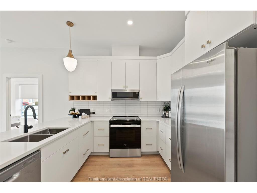 









364


Grand

Avenue East, 512,
Chatham,




ON
N7L 1W6

