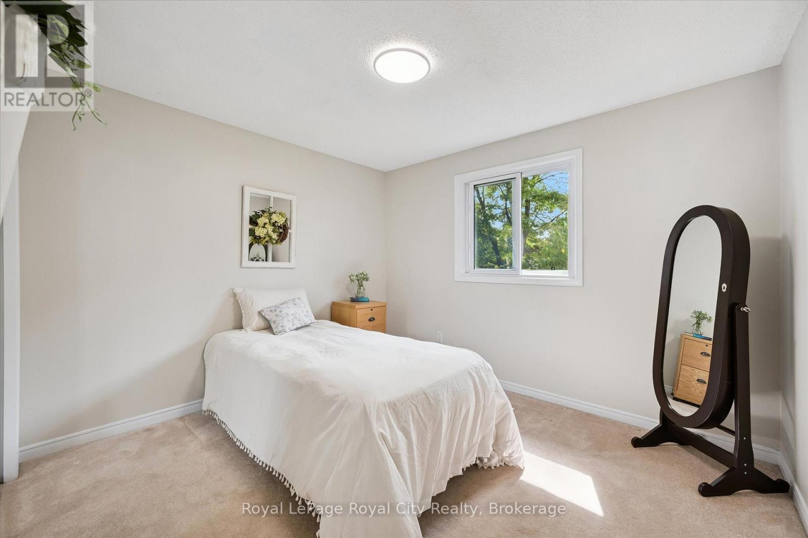 












101 LANDREX BOULEVARD

,
Guelph/Eramosa (Rockwood),




Ontario
N0B2K0

