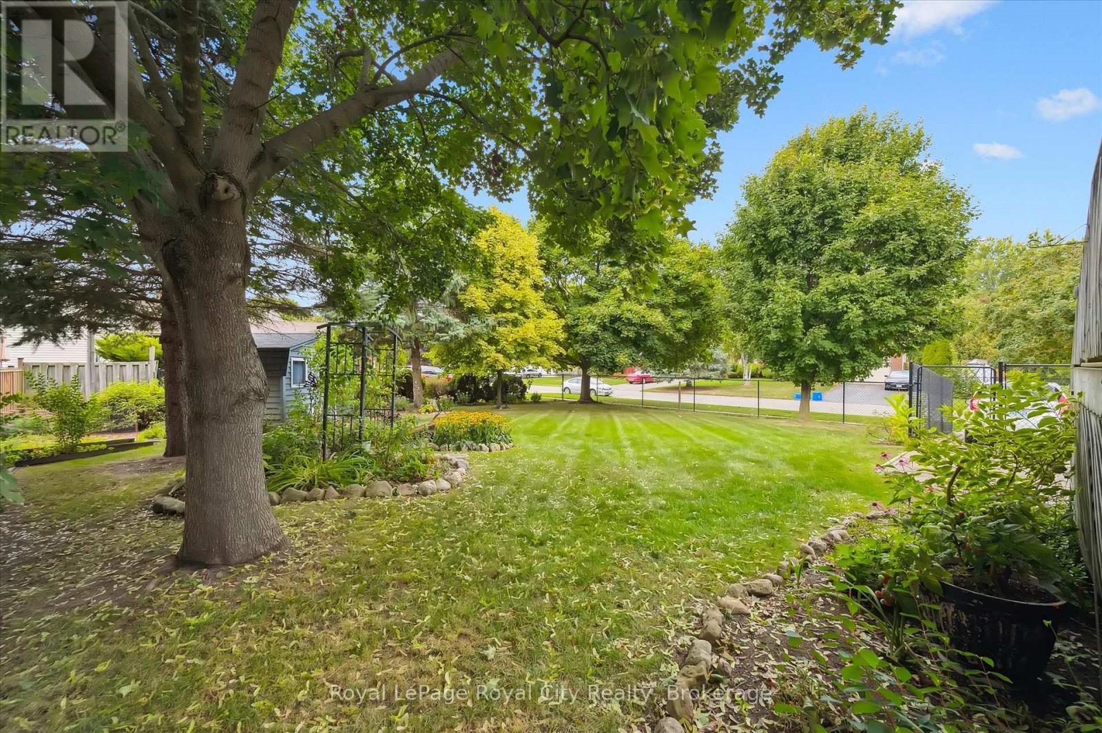 












101 LANDREX BOULEVARD

,
Guelph/Eramosa (Rockwood),




Ontario
N0B2K0

