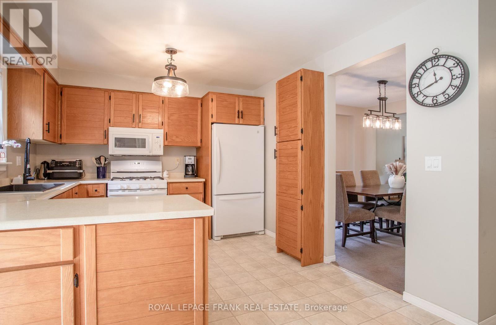 












99 HART BOULEVARD

,
Clarington (Newcastle),




Ontario
L1B1E4

