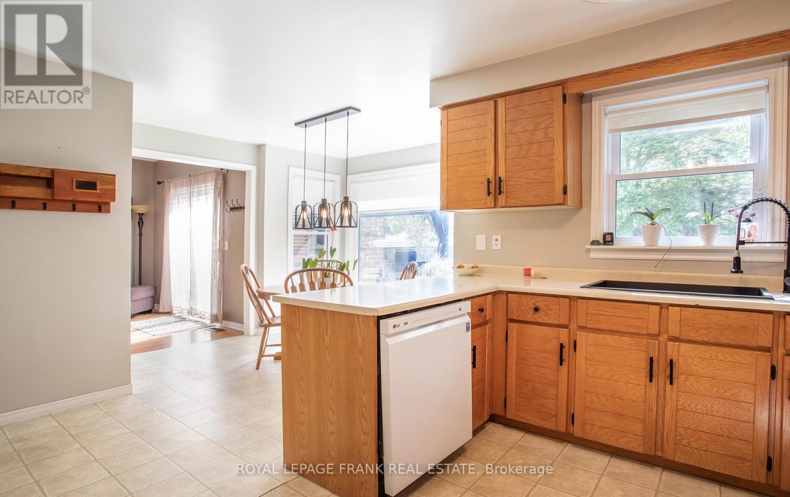 












99 HART BOULEVARD

,
Clarington (Newcastle),




Ontario
L1B1E4

