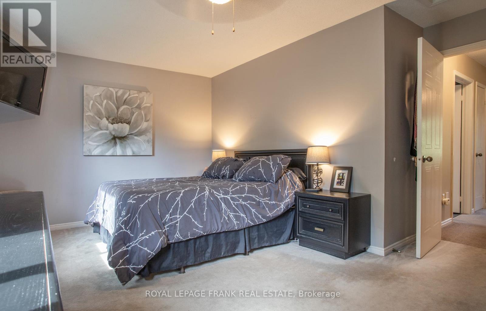 












99 HART BOULEVARD

,
Clarington (Newcastle),




Ontario
L1B1E4

