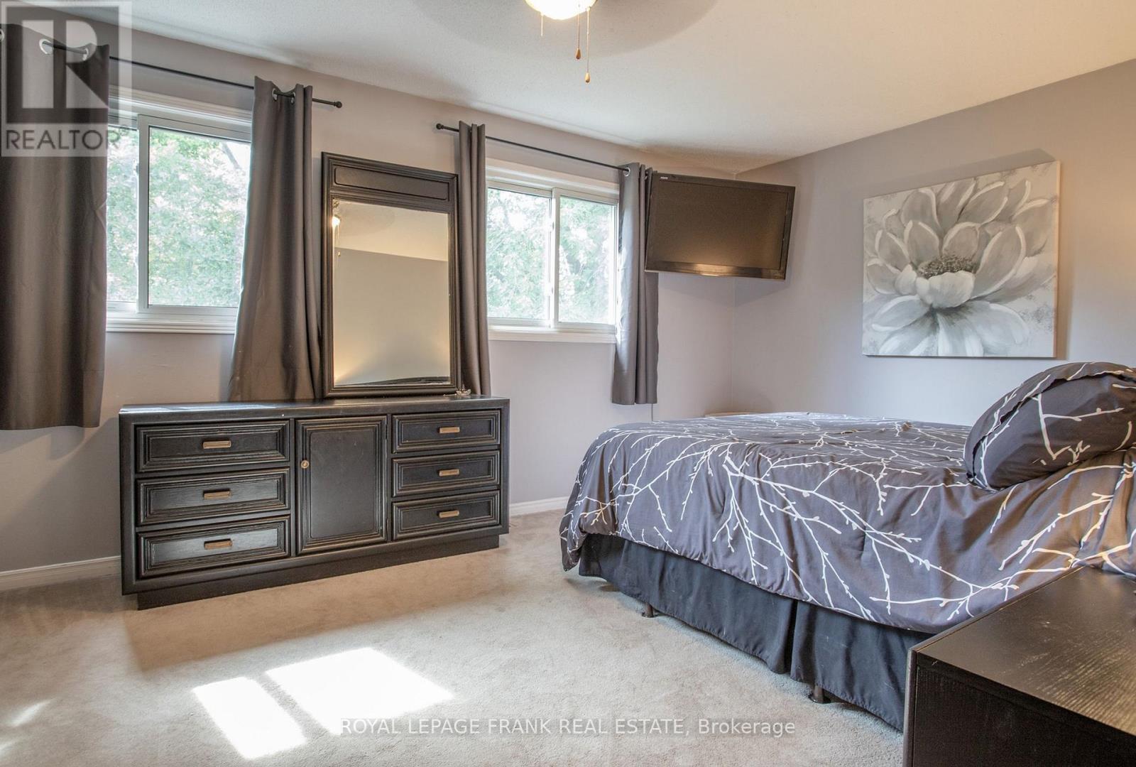 












99 HART BOULEVARD

,
Clarington (Newcastle),




Ontario
L1B1E4

