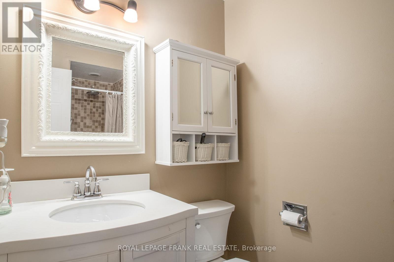 












99 HART BOULEVARD

,
Clarington (Newcastle),




Ontario
L1B1E4

