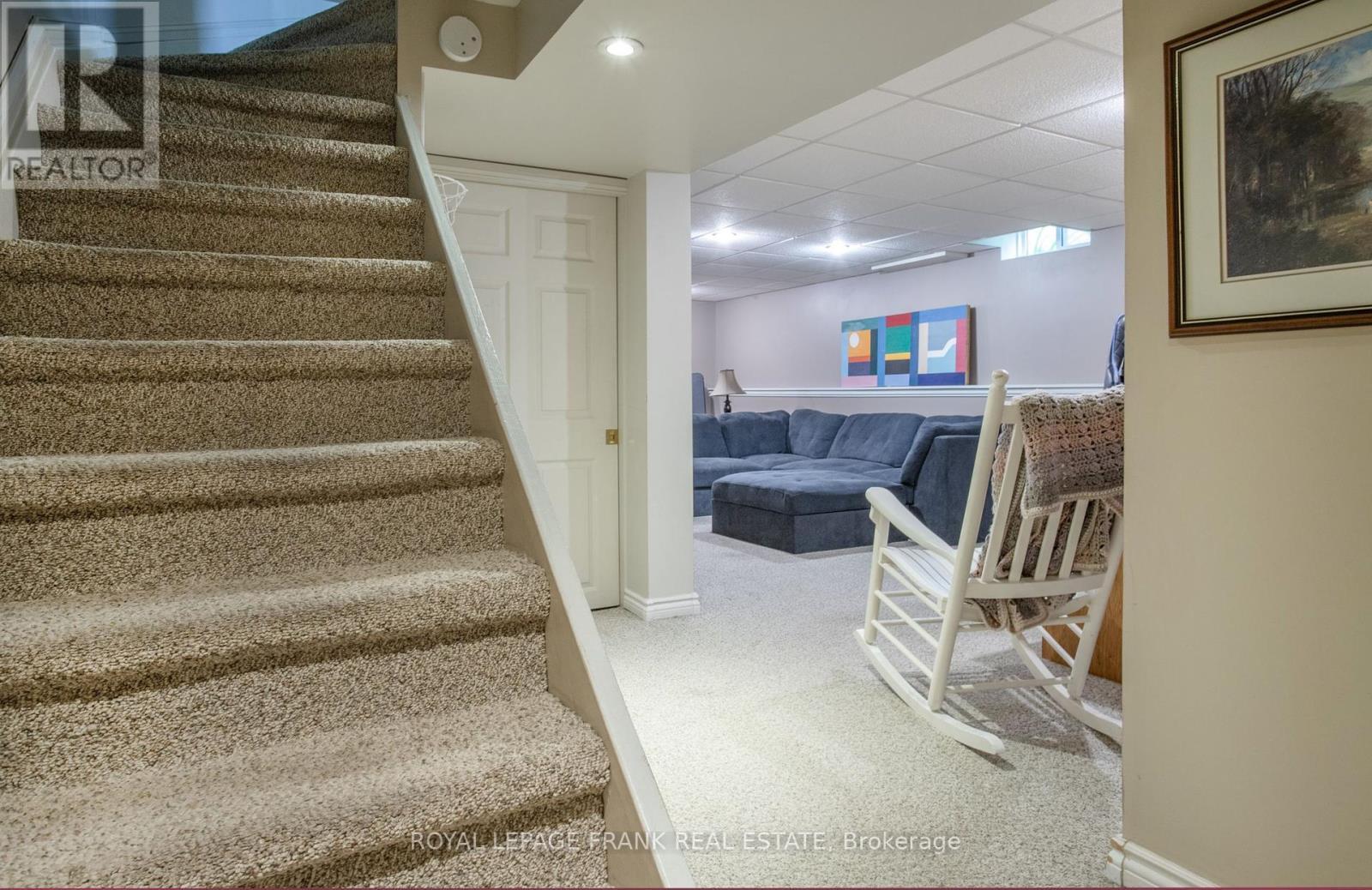 












99 HART BOULEVARD

,
Clarington (Newcastle),




Ontario
L1B1E4

