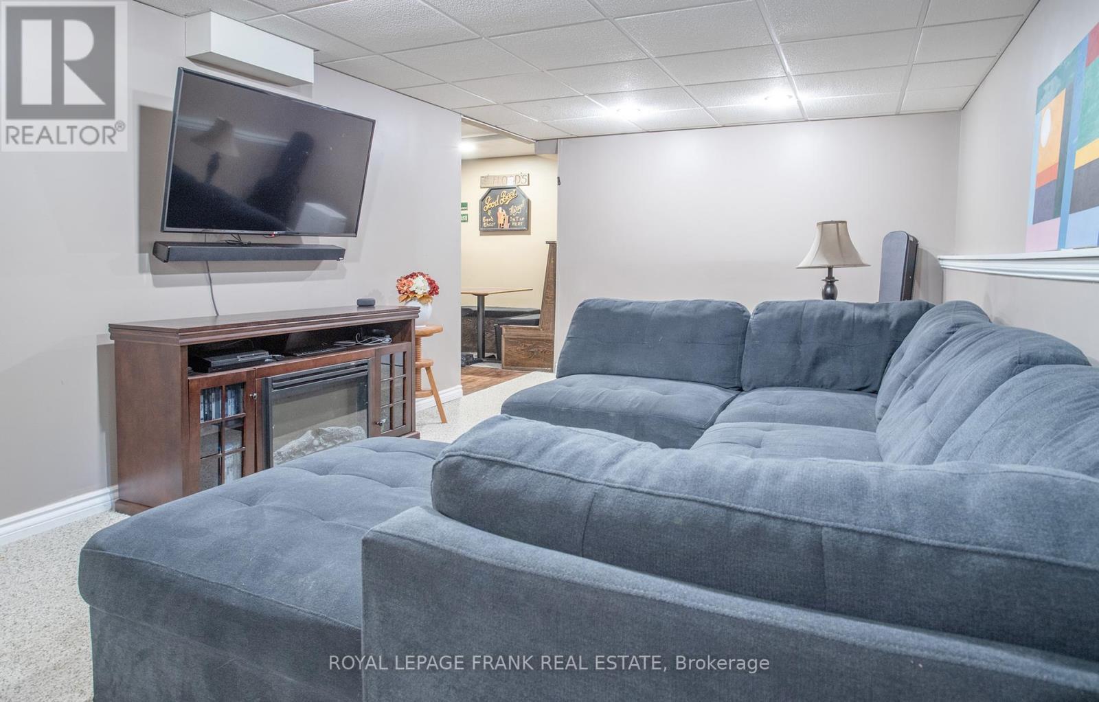 












99 HART BOULEVARD

,
Clarington (Newcastle),




Ontario
L1B1E4

