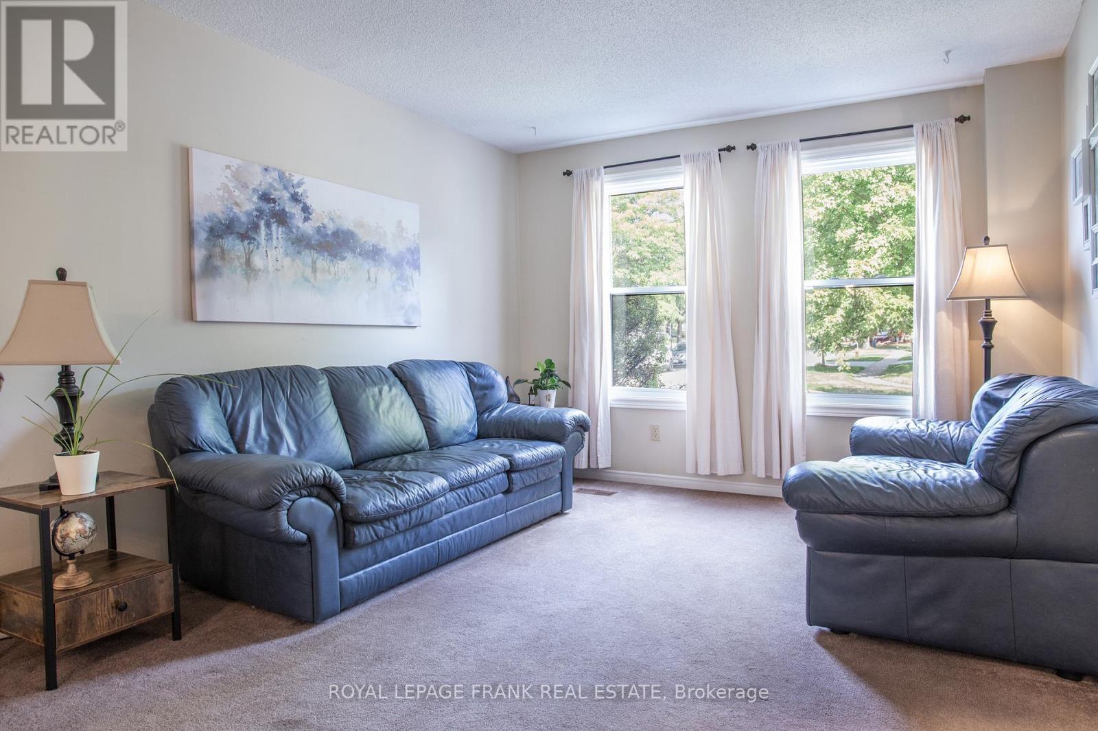 












99 HART BOULEVARD

,
Clarington (Newcastle),




Ontario
L1B1E4

