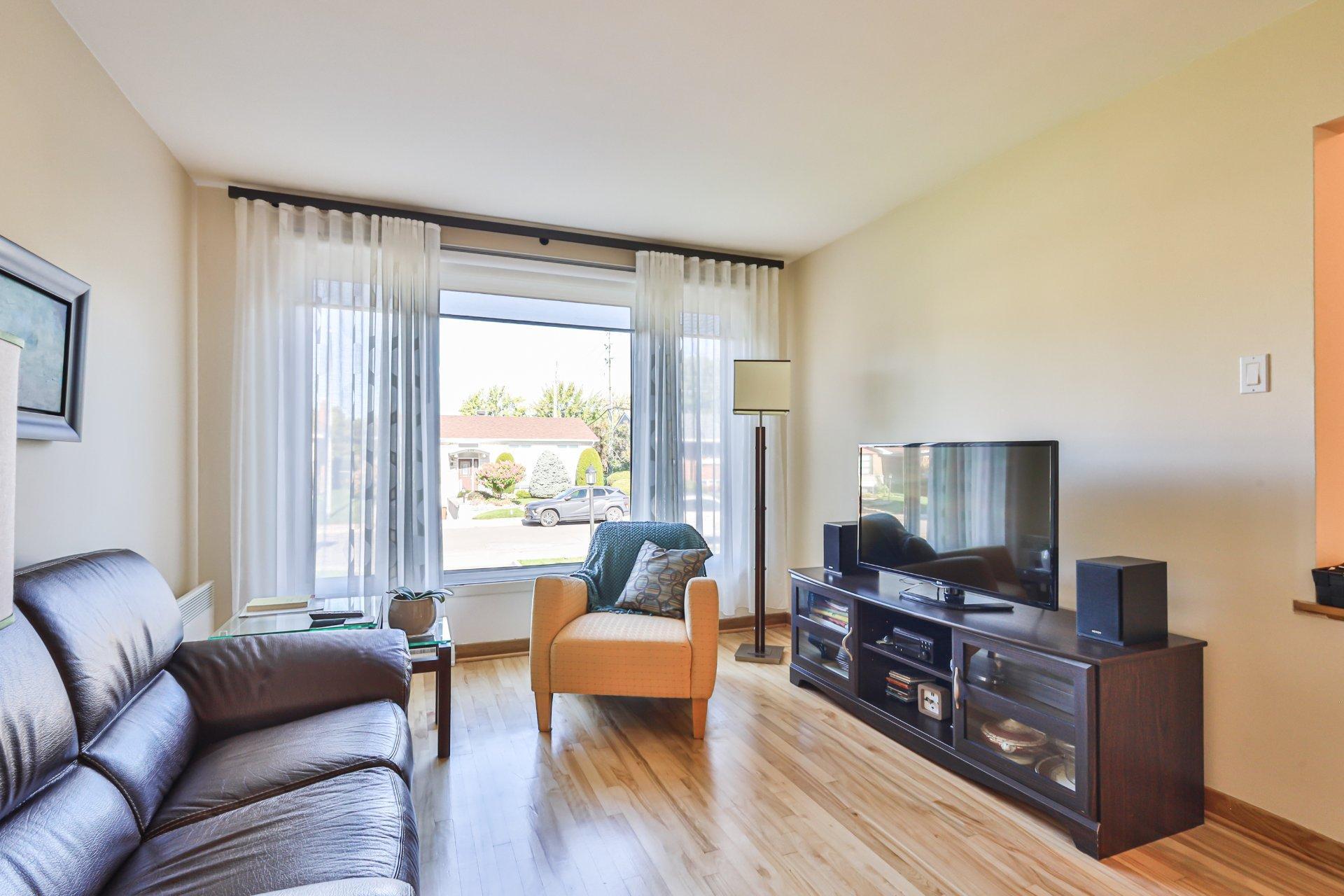 









231


Rue de la Fleur-de-Lys

,
Laval (Pont-Viau),




QC
H7G2K8

