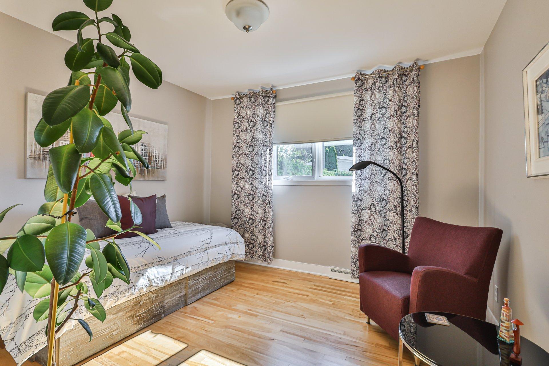 









231


Rue de la Fleur-de-Lys

,
Laval (Pont-Viau),




QC
H7G2K8

