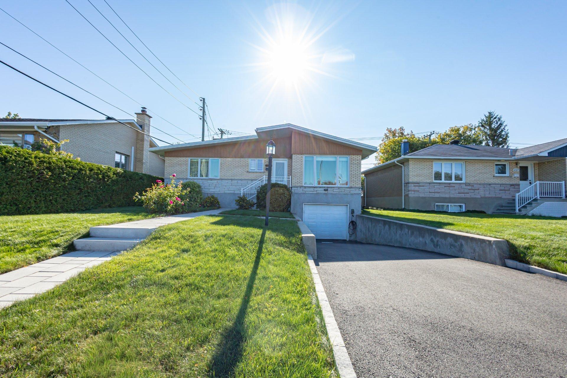 









231


Rue de la Fleur-de-Lys

,
Laval (Pont-Viau),




QC
H7G2K8

