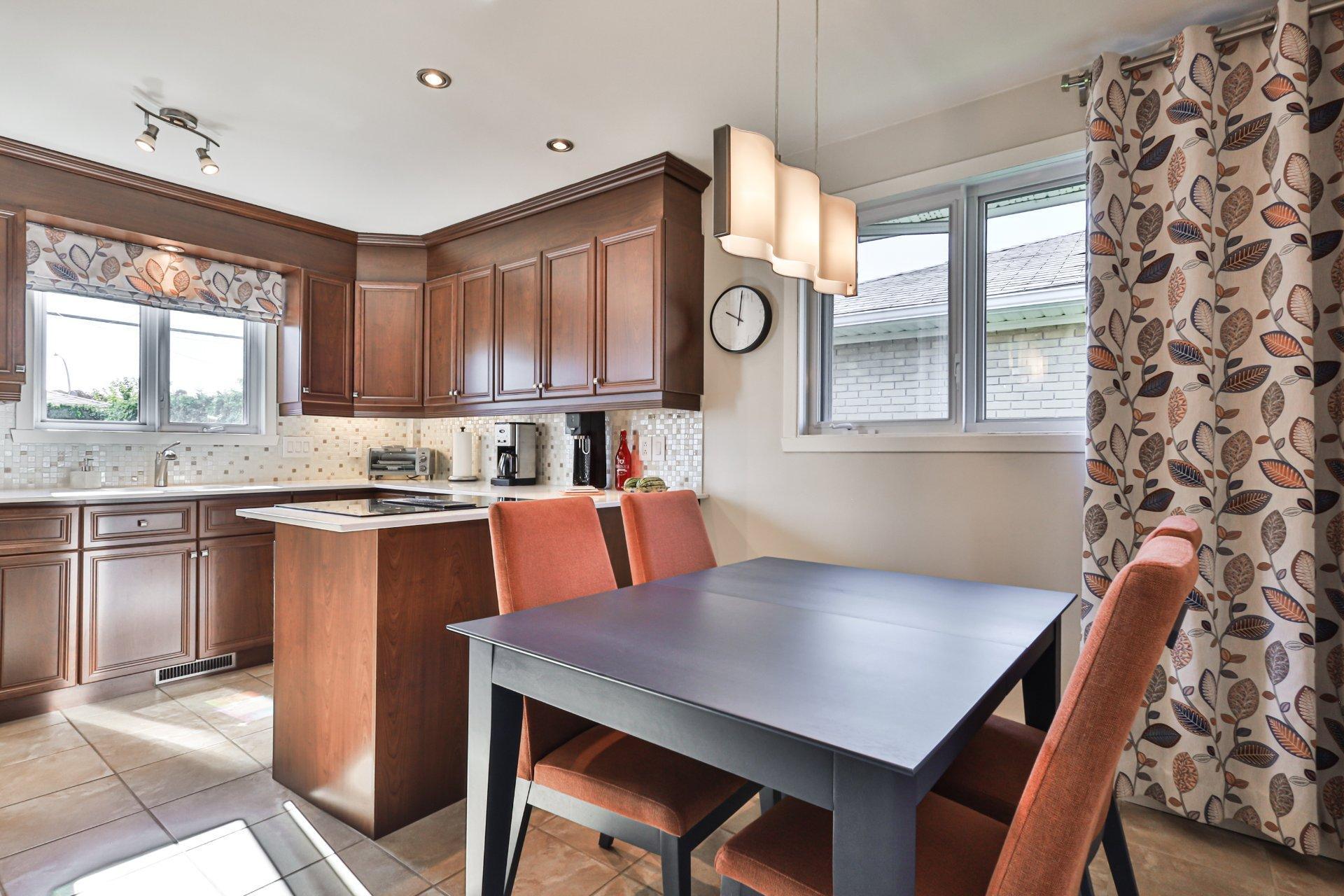 









231


Rue de la Fleur-de-Lys

,
Laval (Pont-Viau),




QC
H7G2K8

