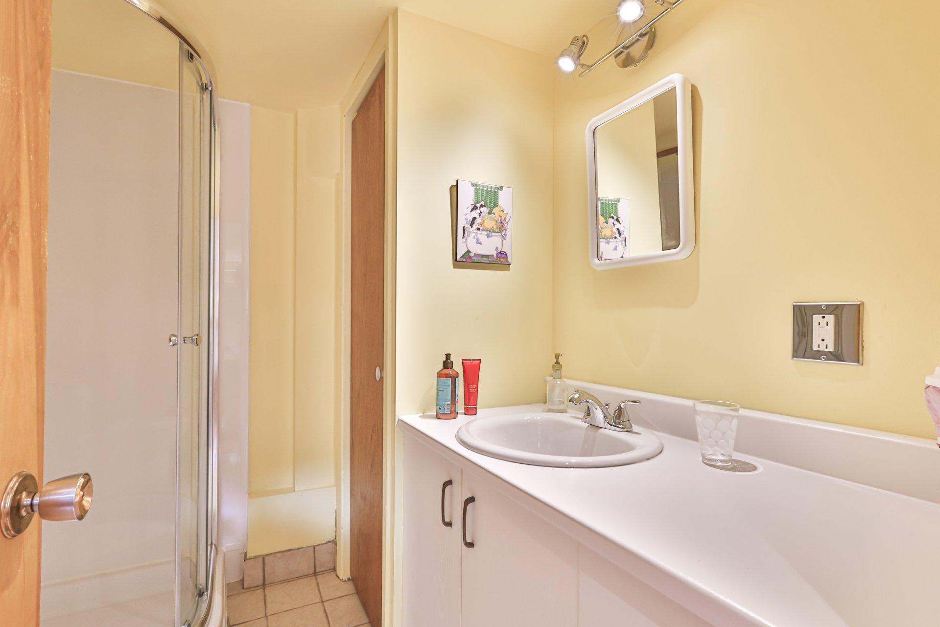 









231


Rue de la Fleur-de-Lys

,
Laval (Pont-Viau),




QC
H7G2K8

