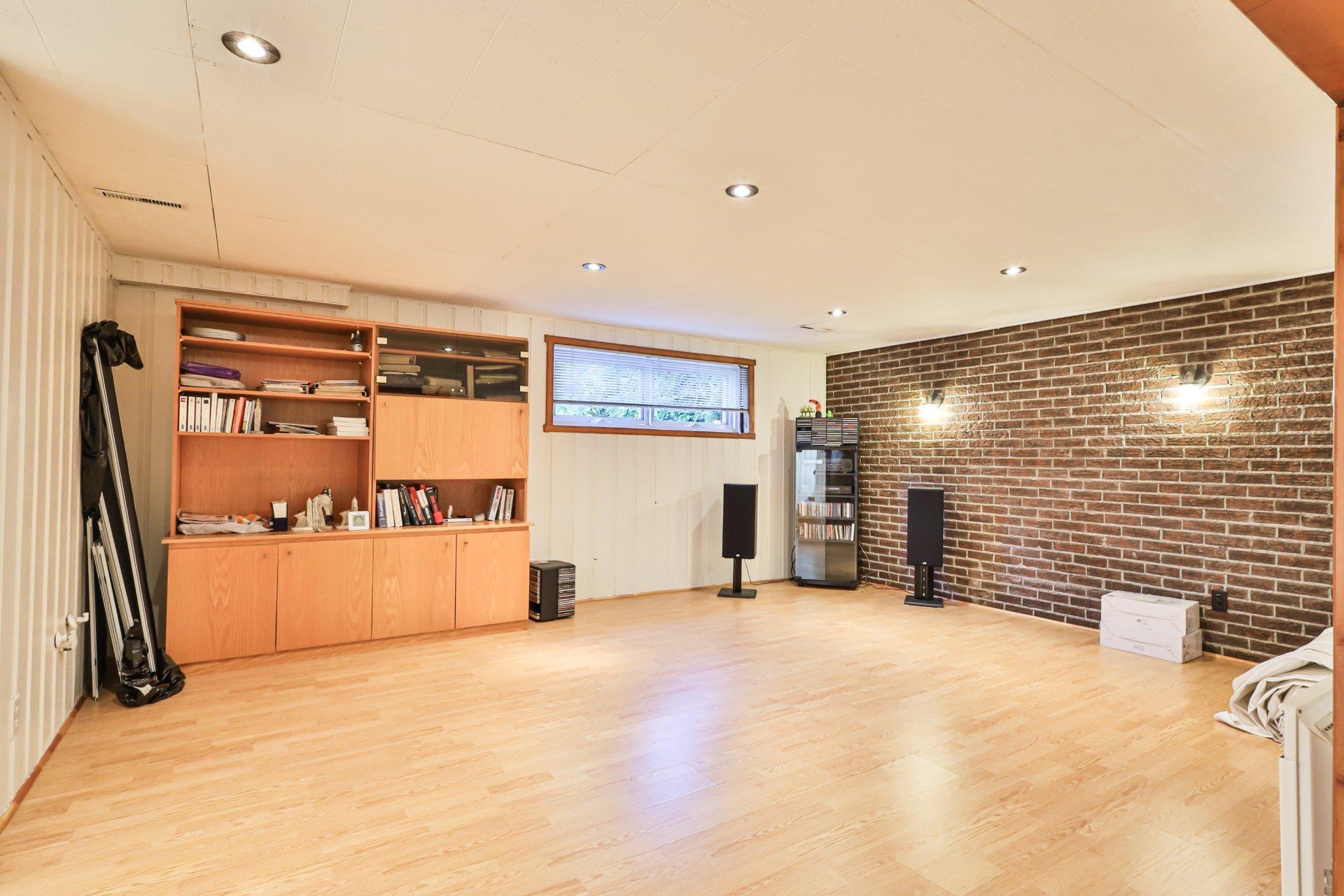 









231


Rue de la Fleur-de-Lys

,
Laval (Pont-Viau),




QC
H7G2K8

