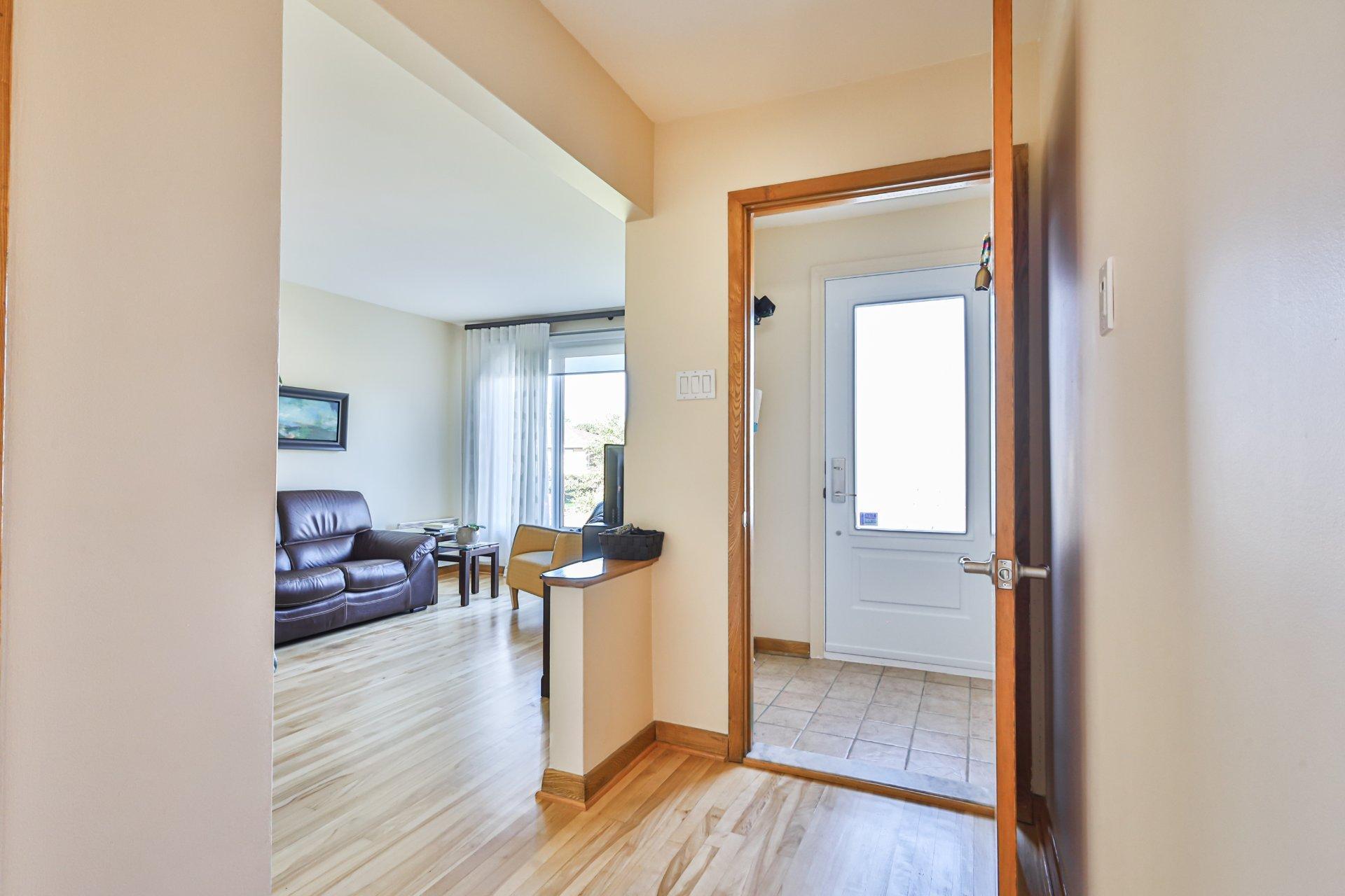 









231


Rue de la Fleur-de-Lys

,
Laval (Pont-Viau),




QC
H7G2K8

