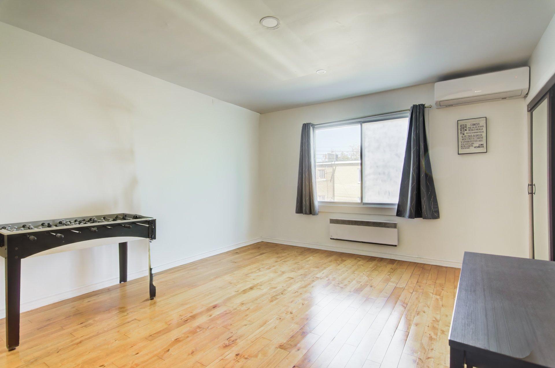 









5342

 - 5344


Av. Dupuis

,
Montréal (Côte-des-Neiges/Notre-Dame-de-Grâce),




QC
H3X1N4

