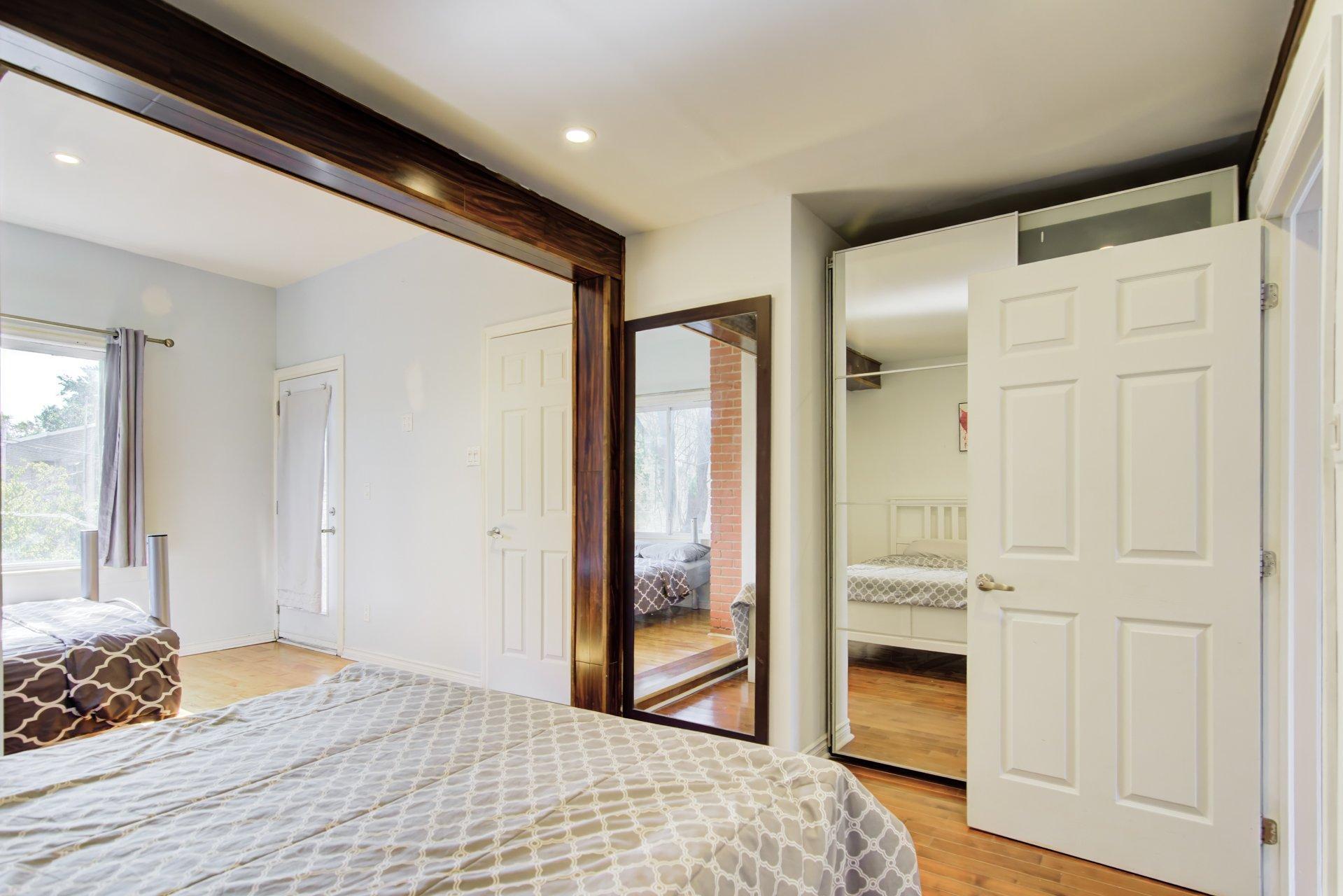 









5342

 - 5344


Av. Dupuis

,
Montréal (Côte-des-Neiges/Notre-Dame-de-Grâce),




QC
H3X1N4

